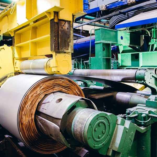 Titanium coil leveling process for sheet flatness control
