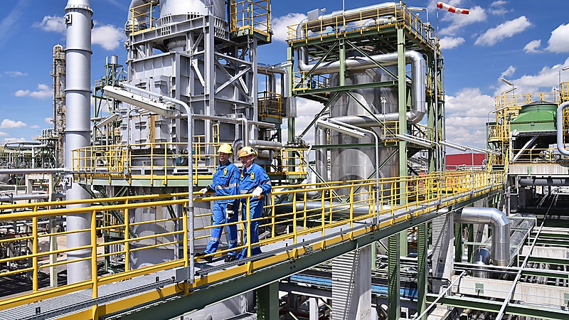 Chemical processing plant for titanium oxidising and mixed media service