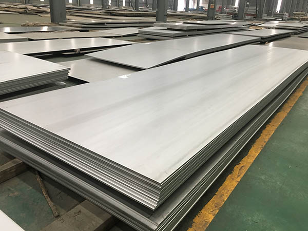 Stainless steel plate supplied as cut-length flat product