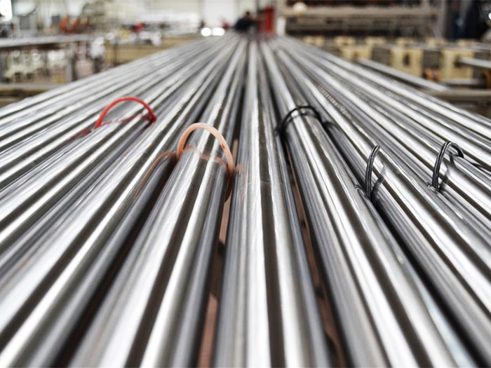 Straight stainless steel round bars for machining and industrial supply