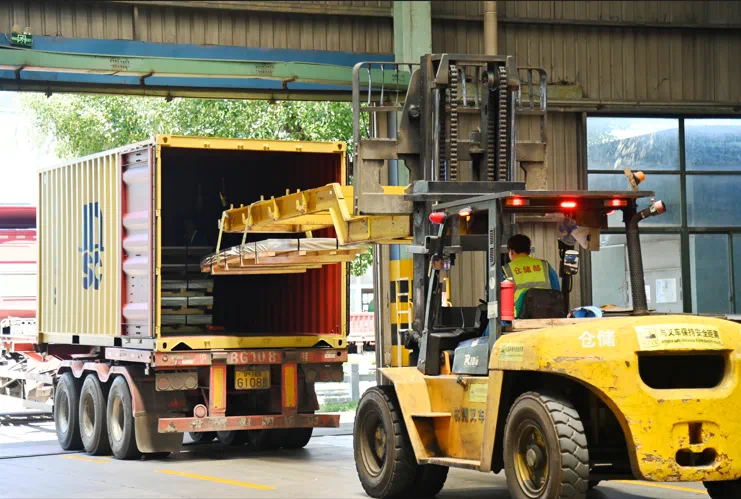 Waterproof and moisture-resistant export packing for stainless steel