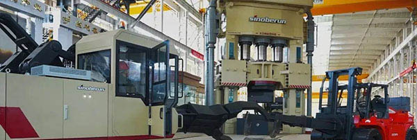 Titanium forging press and forging manipulator in TiAlloy production