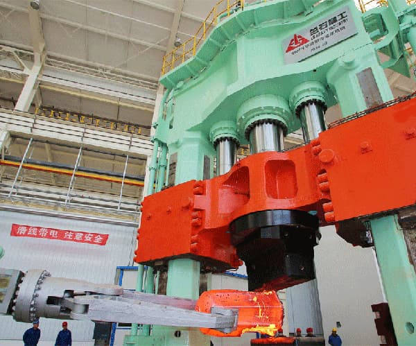 80 MN hydraulic forging press for heavy titanium plate production