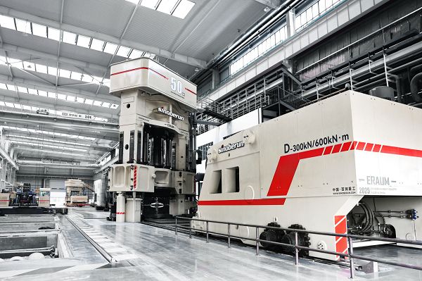Open die titanium forging under hydraulic forging press