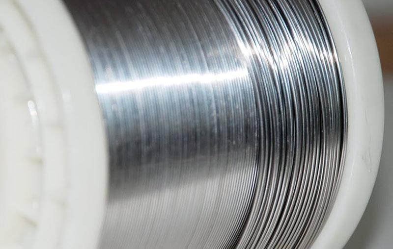 Wire fed additive manufactured titanium component with visible deposited layers