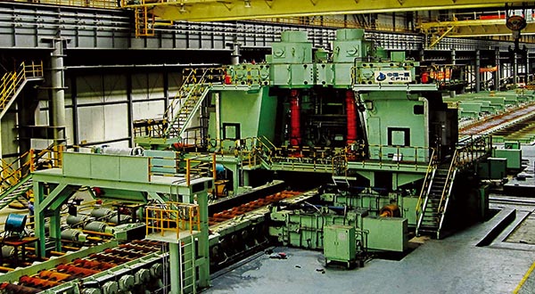 Hot tandem rolling mill for titanium plate production